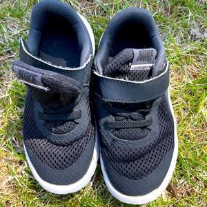 Nike no lace sneakers